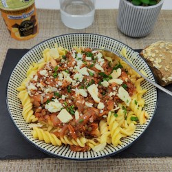Pâtes à la bolognaise végétarienne* et parmesan
