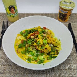 Crevettes au saté nouilles chinoises et légumes croquants*, coriandre, cebette et cacahuètes