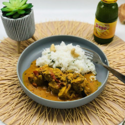 Colombo de poulet au riz aux noix de cajou et raisins secs