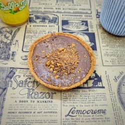 Tartelette au chocolat et éclats de daim