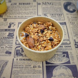 Granola*, fromage blanc et miel