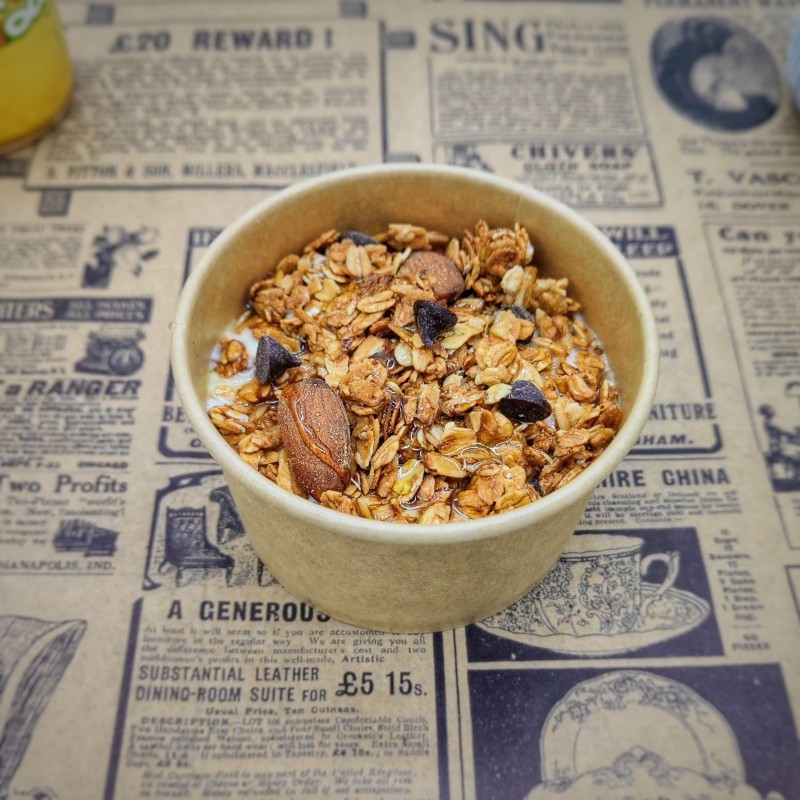 Granola*, fromage blanc et miel