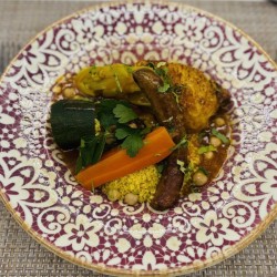 Couscous du chef :  Poulet, merguez, légumes* et semoule