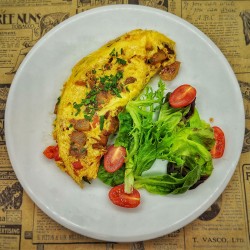 Omelette potatoes, poivrons et oignons