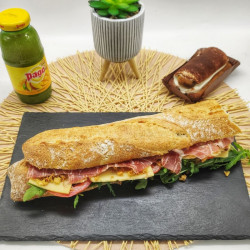 Sandwich Pistou : jambon pesto vert maison pickles parmesan salade roquette