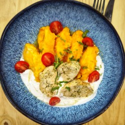 Boulettes kefta poulet, purée carottes et Pomme de terre, fromage blanc au miel, coriandre et cumin