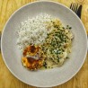 Cabillaud crème au beurre blanc, gratin de légumes (courgette, poivrons, mozzarella) et riz