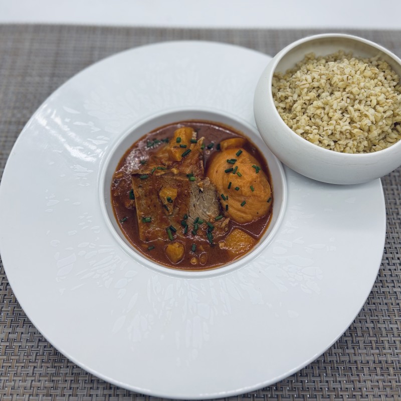 Quasi de veau confit façon osso bucco, mousseline de patate douce, boulgour, parmesan, jus corsé