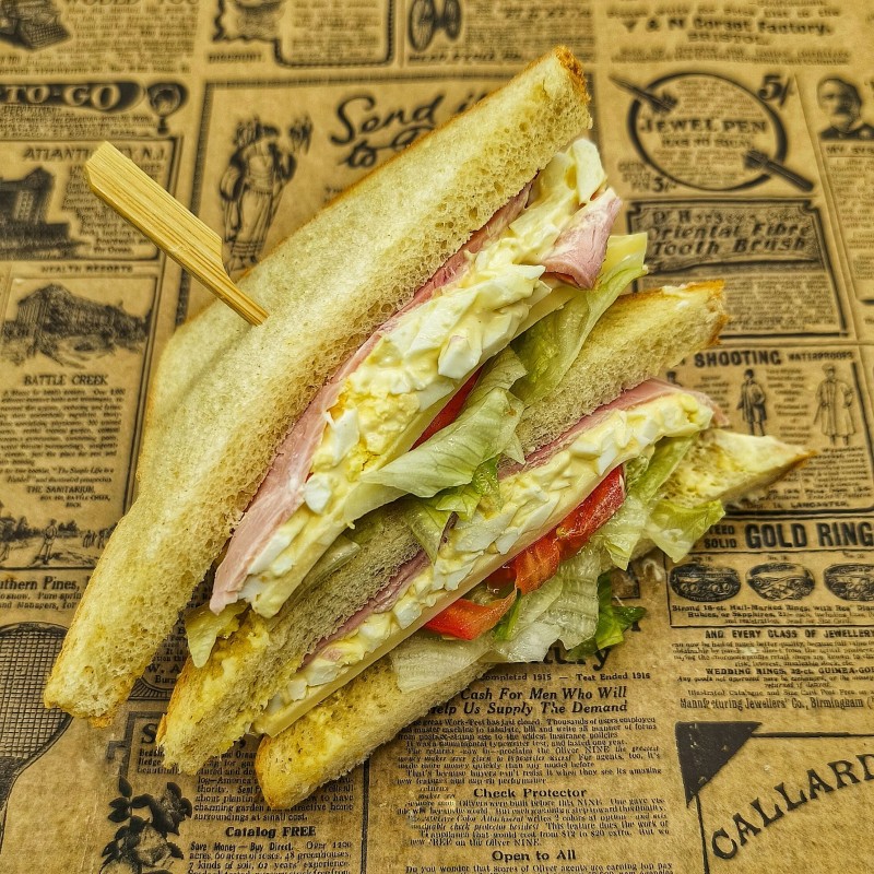Mix club : Jambon blanc, emmental, mayonnaise, tomate, oeuf salade iceberg