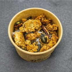 Pudding de chia, granola, clementine et miel