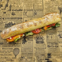 Sandwich Olympe : Poulet mariné, fêta, crème moutarde miel, tomates, oignons rouges