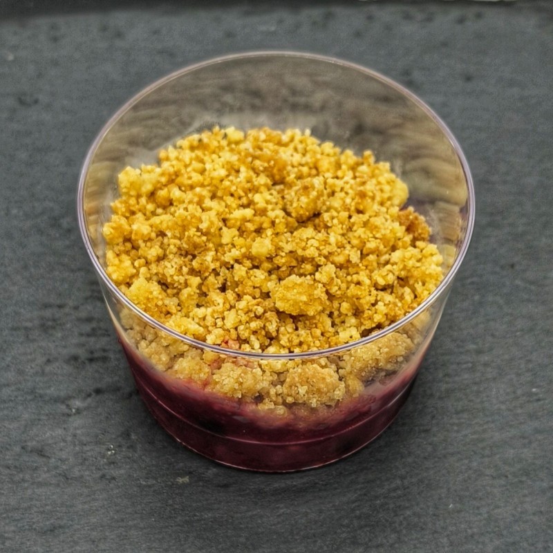 Crumble aux pommes et fruits rouges