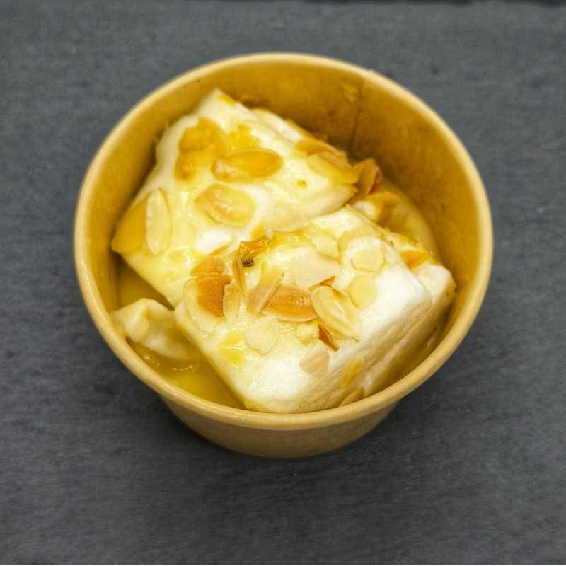 Ile flottante et amandes effilées