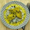 Colombo de poulet au lait de coco, riz, noix de cajou et raisins secs