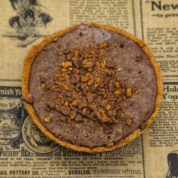 Tartelette au chocolat et éclats de daim