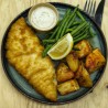 Fish & chips, sauce tartare, haricots verts et potatoes maison