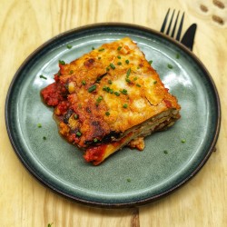 Parmigiana (mille feuille d'aubergine, tomates, parmesan, basilic, mozzarella)