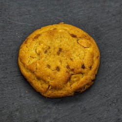 Cookie façon New-yorkais au caramel et cacahuètes