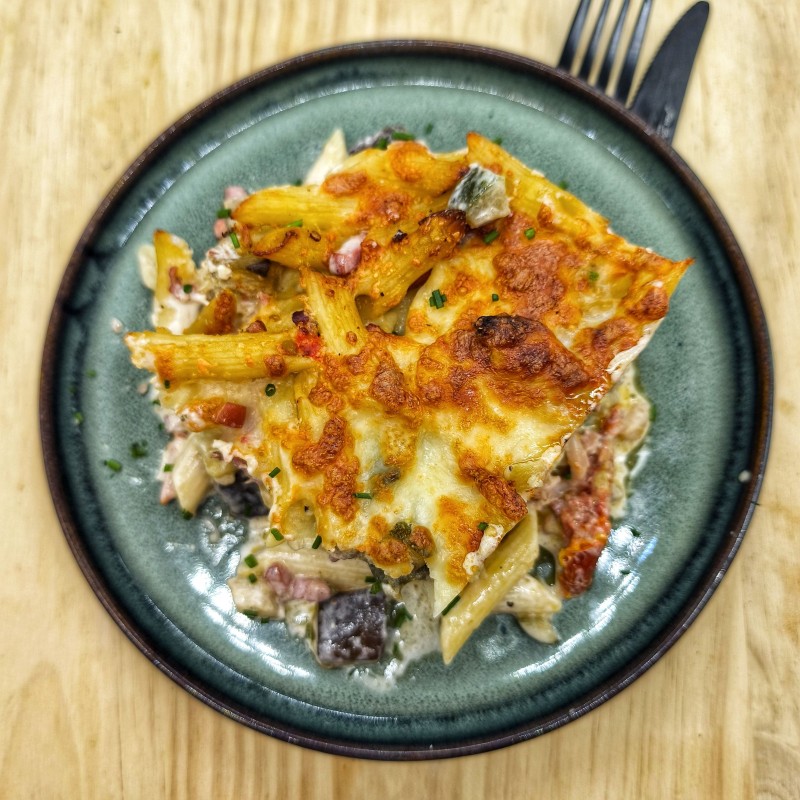 Gratin de pâtes lardons et légumes provençaux