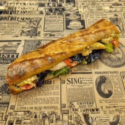 Sandwich le Slumdog : poulet, mayonnaise au curry, tomate, oignons rouges, salade