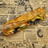 Sandwich le Slumdog : poulet, mayonnaise au curry, tomate, oignons rouges, salade