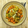 Poulet au lait de coco et curry, duo patate douce, carottes et semoule