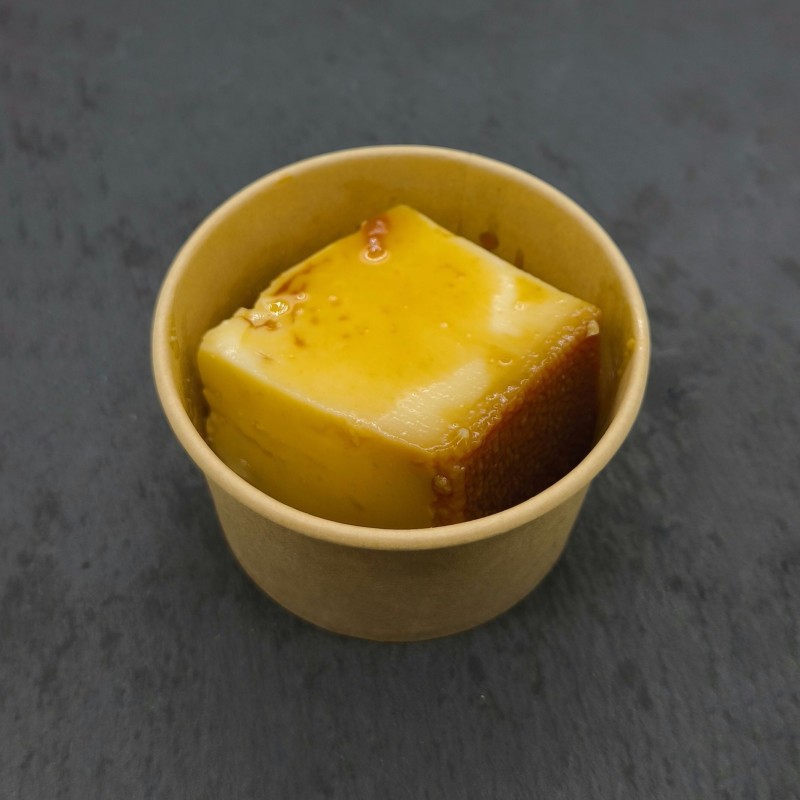 ** Crème caramel aux oeufs frais cuite au four
