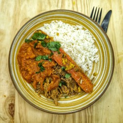 Effiloché d'agneau korma* et riz , carotte au curry,coriandre et cajou