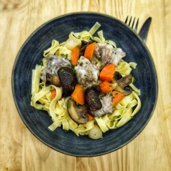 Blanquette de veau à l'ancienne* sans porc et pâtes