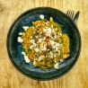 VG: Curry d'aubergine massala, feta, céréales indiennes, noix de cajou et coriandre