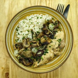 Gibelotte de lapin*, riz et fricassée de champignons*