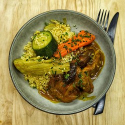 Tajine de poulet au safran et boulgour aux amandes