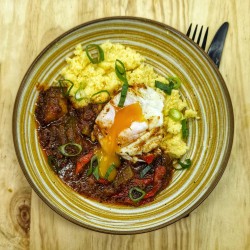 VG : Ratatouille maison*, polenta crémeuse, oeuf mollet