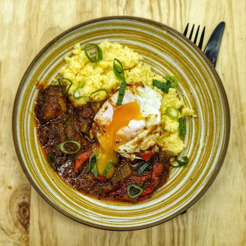 VG : Ratatouille maison*, polenta crémeuse, oeuf mollet