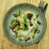 Risotto d'orzo aux champignons*, parmesan et oignons nouveaux