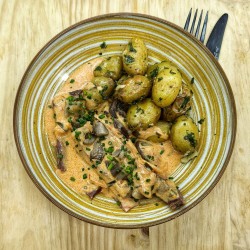 Emincé de boeuf ,sauce gorgonzola ,pomme de terre grenaille, champignons