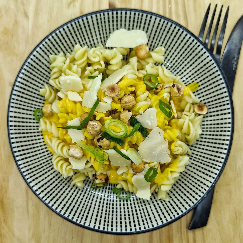 VG : Pâtes à la crème de potimarron, parmesan, noisette et oignons nouveaux