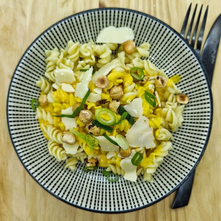 VG : Pâtes à la crème de potimarron, parmesan, noisette et oignons nouveaux
