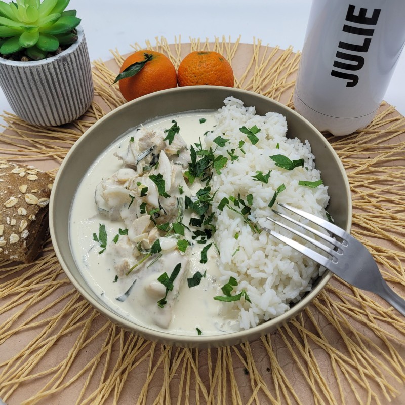 Emincé de poulet sauce à l'estragon et riz